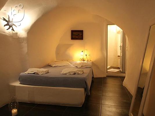 Traditional apartments suites studios Sunny Villas Santorini Imerovigli Greece
